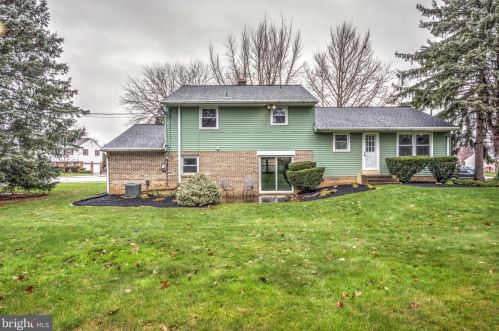 536 Friendship Ave, Lancaster PA  17601-4416 exterior