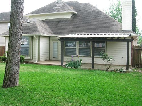 2214 Valley View Xing, Conroe TX  77304-1635 exterior