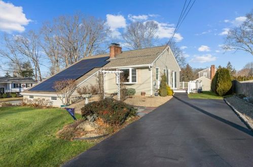 7 Pine Ln, Warren, RI 02885-1110