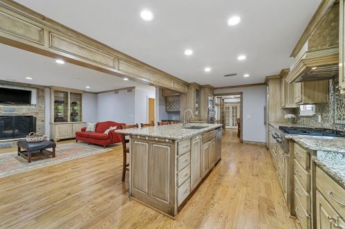 10526 Berry Knl Dr, Dallas TX  75230-4245 exterior