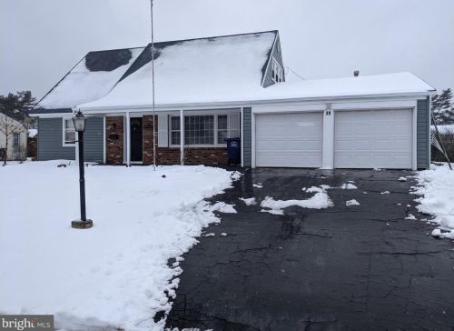 39 Gilman Ln, Willingboro, NJ 08046-3205