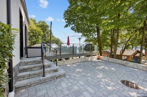 47 Colony Rd, Edgewater NJ  07020-1505 exterior