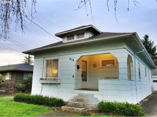 210 5th St, Newberg, OR 97132-3031