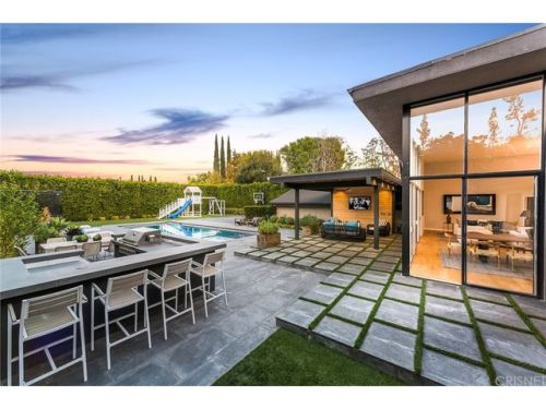 15729 Sutton St, Van Nuys, CA 91436-3406