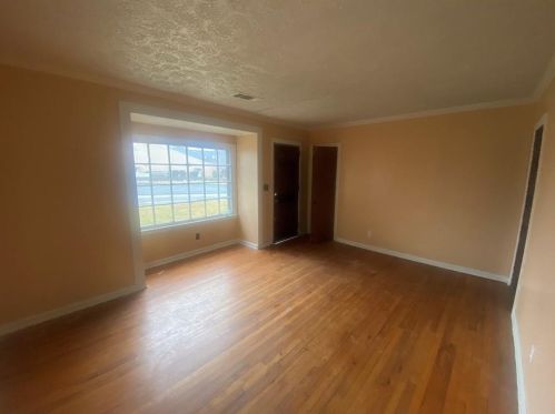 652 North Ave, Forest Park, GA 30297-1834