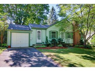 12 Milton Rd, Barrington, RI 02806-1102