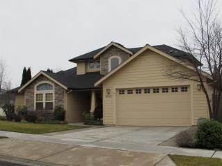 3880 Crystal Springs Dr, Medford, OR 97504-9113