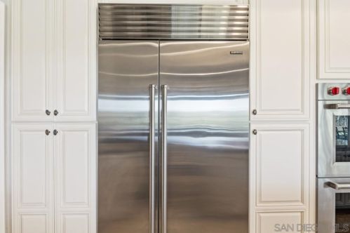 1597 Parkview Dr, Vista CA  92081-8750 exterior