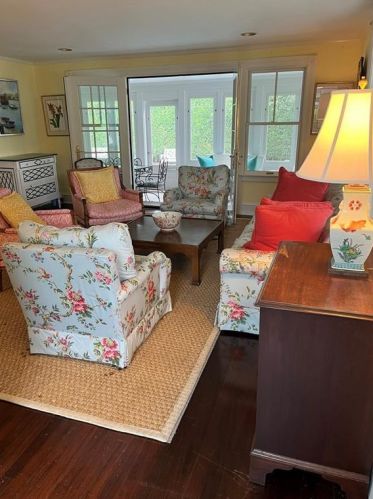 10 Pawcatuck Ave, Westerly, RI 02891-5722