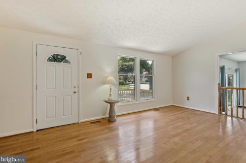 6401 White Peach Pl, Columbia, MD 21045-4472
