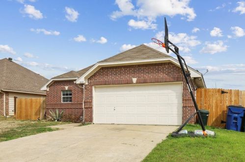 809 Greenview Ct, Aubrey, TX 76227-6281