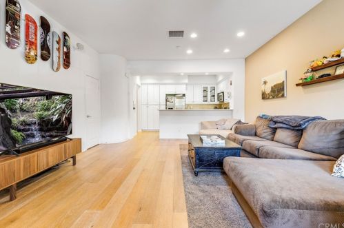 61 Nature, Irvine CA  92620-3827 exterior