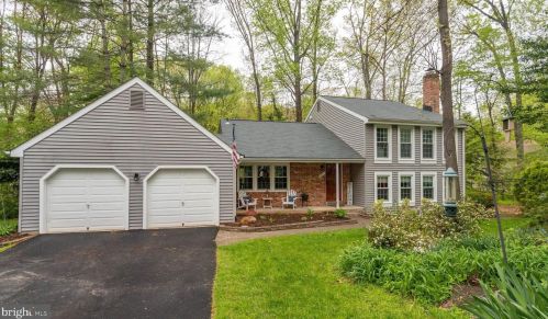 5825 New England Woods Dr, Springfield, VA 22015-2908