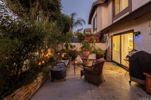 8529 Courreges Ct, Santa Ana, CA 92708-5542