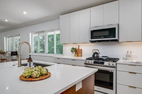 1639 Crestline Dr, Atlanta GA  30345-3820 exterior