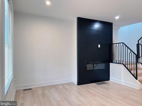 2226 69th St, Philadelphia, PA 19142-1828