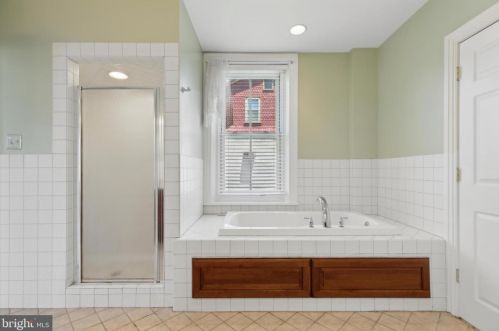 28 Gravers Ln, Philadelphia PA 19118-4132 exterior