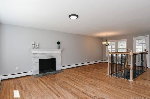 10 Cobblers Ct, Niantic CT  06357-1310 exterior