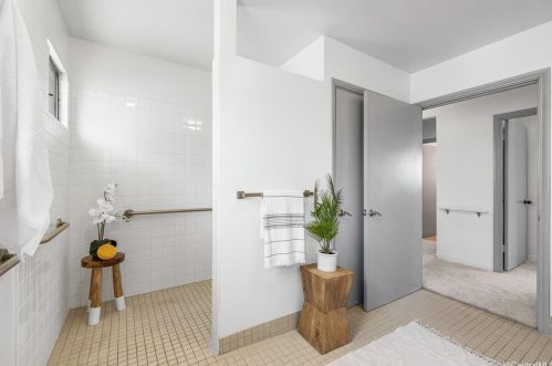 3248 Castle St, Honolulu HI  96815-3829 exterior