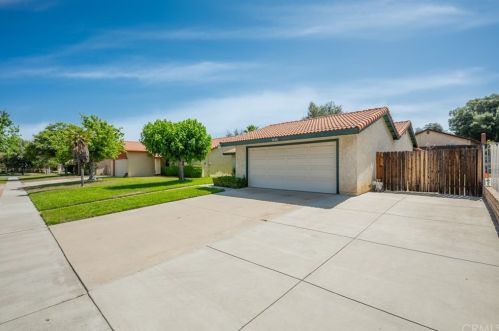 1428 Kingswood Dr, Redlands, CA 92374-2629