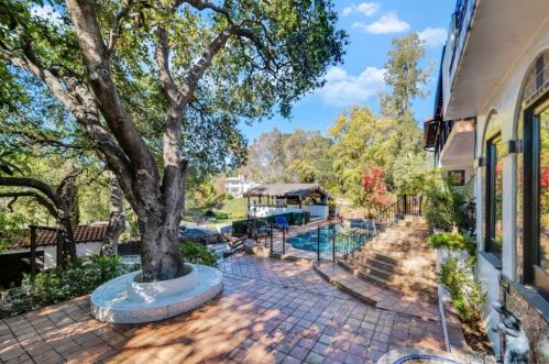 1664 Las Flores Dr, Glendale CA  91207-1200 exterior