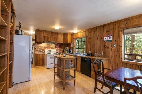 11782 Silverfir Cir, Truckee CA  96161-3216 exterior