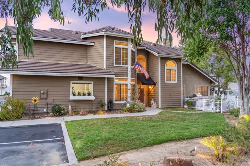 712 Crown Pointe Dr, Anaheim, CA 92807-4758