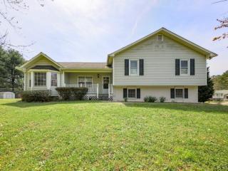 101 Village Ct, Holly Springs, GA 30188-1946