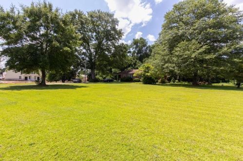 2805 Rosebud Rd, Loganville, GA 30052-2209