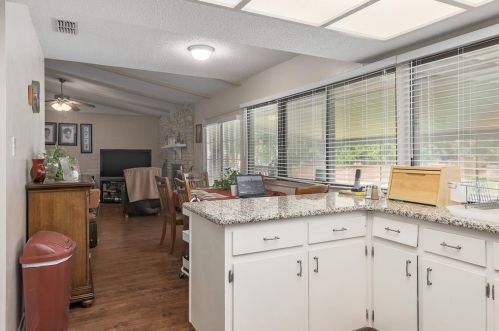 6430 Bridgewater Dr, Austin TX  78723-3927 exterior