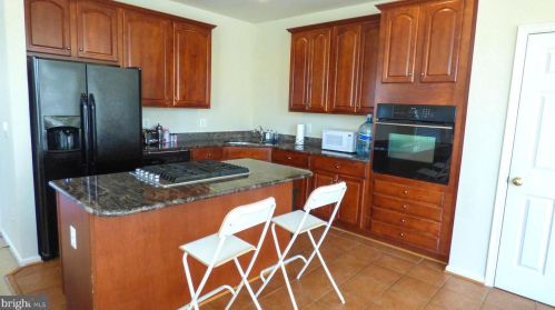 15535 Exmore Ct, Woodbridge VA  22191-1492 exterior