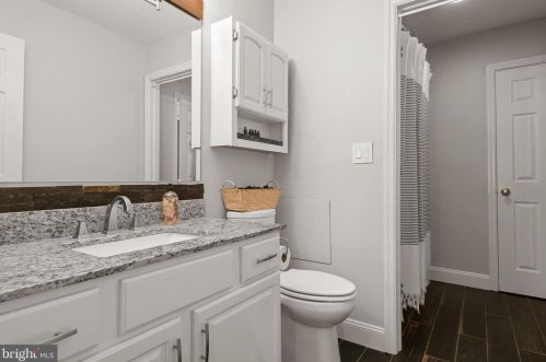 30 Mill Pond Dr, Lancaster PA  17603-7411 exterior