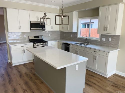 6056 William St, Riverside, CA 92504-1566