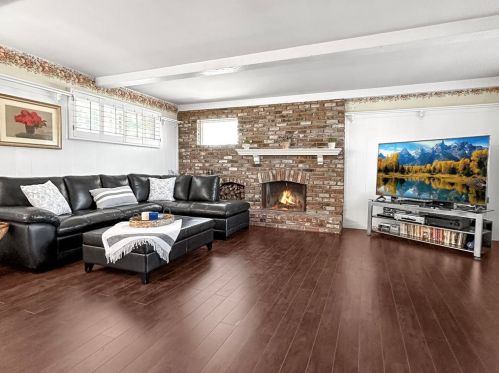 4411 Dunsmore Ave, Glendale CA  91214-2529 exterior