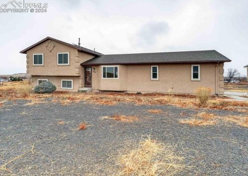 154 Calle Ramona Dr, Pueblo, CO 81007-2277