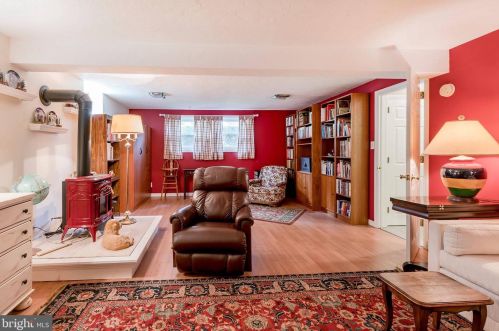 303 Devon Dr, Lancaster PA  17603-4609 exterior