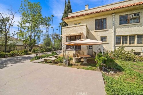 5216 Victoria Ave, Riverside CA  92506-1565 exterior