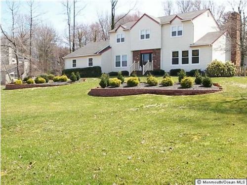 2 Brookline Ct, Middletown, NJ 07748-3302