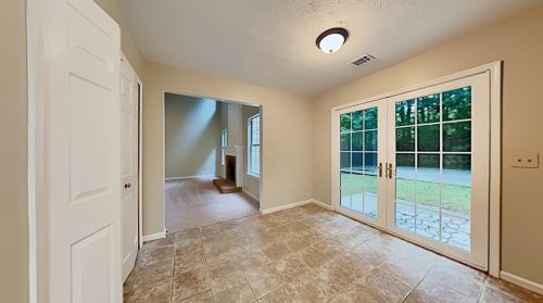 210 Easton Dr, Atlanta GA  30331-8319 exterior