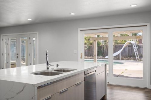 8716 Lodestone Cir, Elk Grove CA  95624-2520 exterior