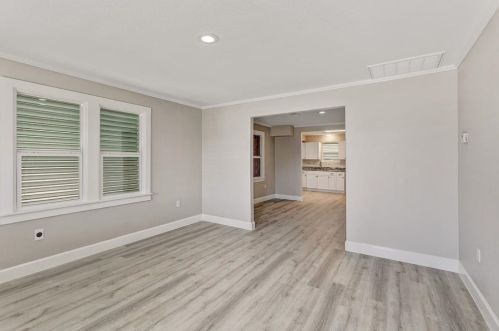 1014 49th St, Galveston, TX 77551-4211