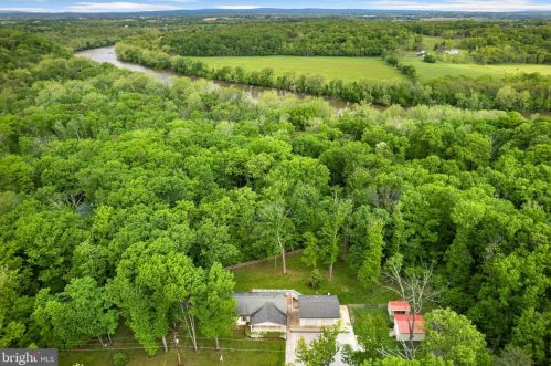 53 Bob White Dr, Harpers Ferry WV  25425-5810 exterior