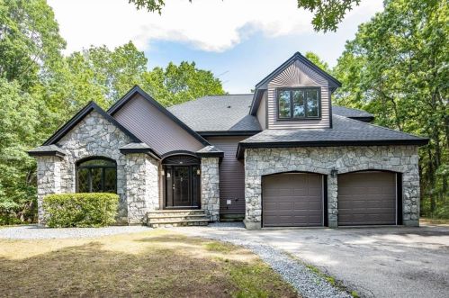 1 Colby Ln, Pelham, NH 03076-2904