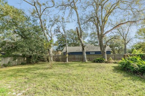 336 Rockisland St, Angleton, TX 77515-5718