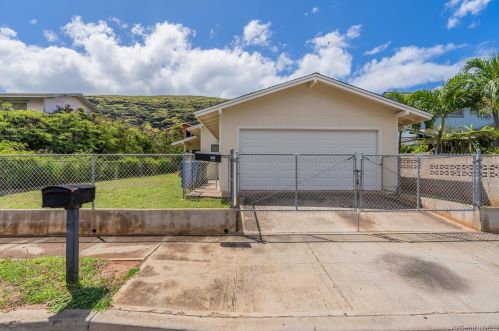 86183 Moelua St, Nanakuli, HI 96792-4414