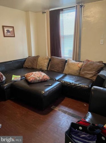 5982 20th St, Philadelphia, PA 19138-2447