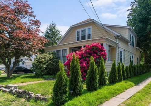 6 Crest Ave, Lincoln, RI 02865-3007