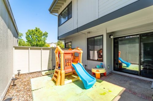 6542 Twin Circle Ln, Simi Valley CA  93063-6415 exterior