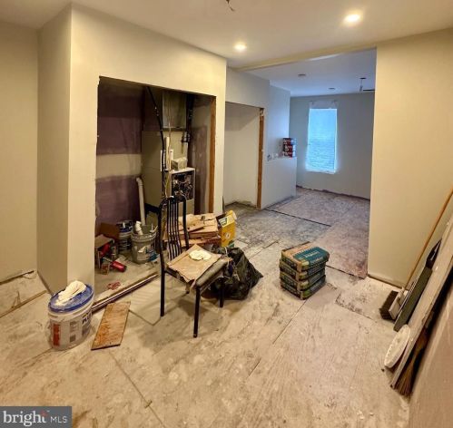 2535 28th St, Philadelphia, PA 19145-4013