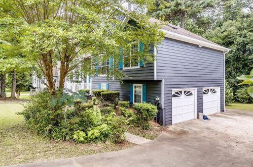 2098 Lotus Point Dr, Lithia Springs, GA 30122-3598
